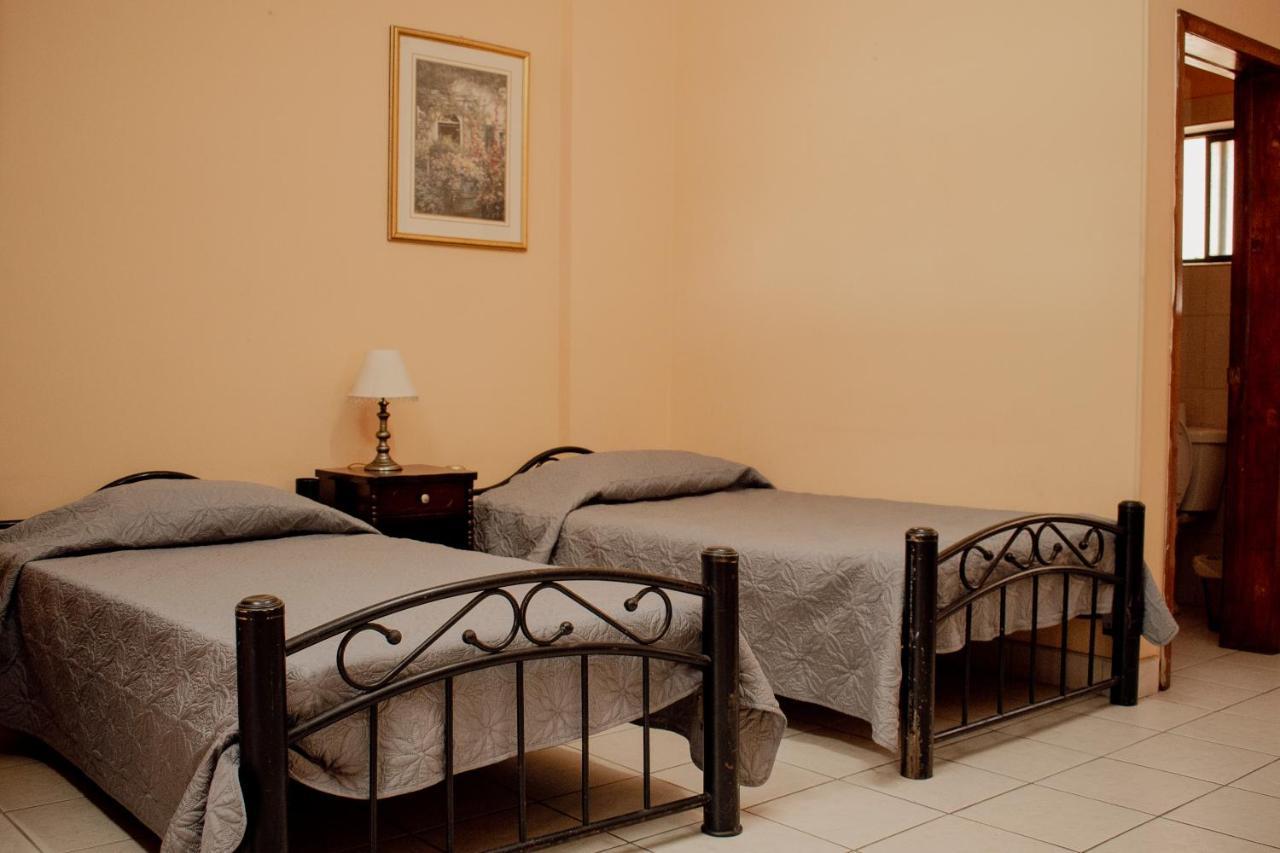 Suites Cervantes Chihuahua Dış mekan fotoğraf