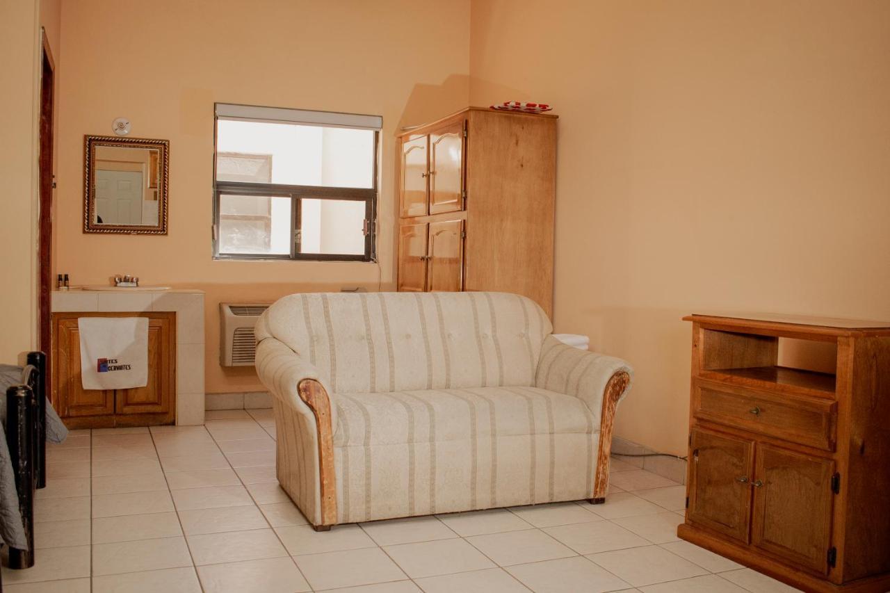 Suites Cervantes Chihuahua Dış mekan fotoğraf