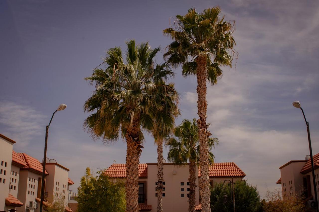 Suites Cervantes Chihuahua Dış mekan fotoğraf