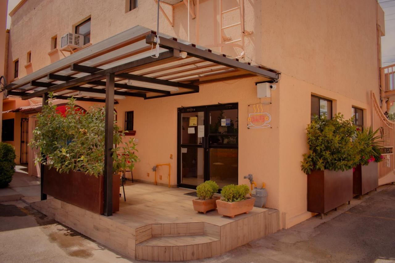 Suites Cervantes Chihuahua Dış mekan fotoğraf
