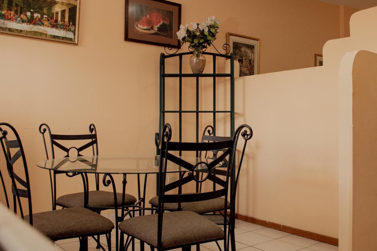 Suites Cervantes Chihuahua Dış mekan fotoğraf