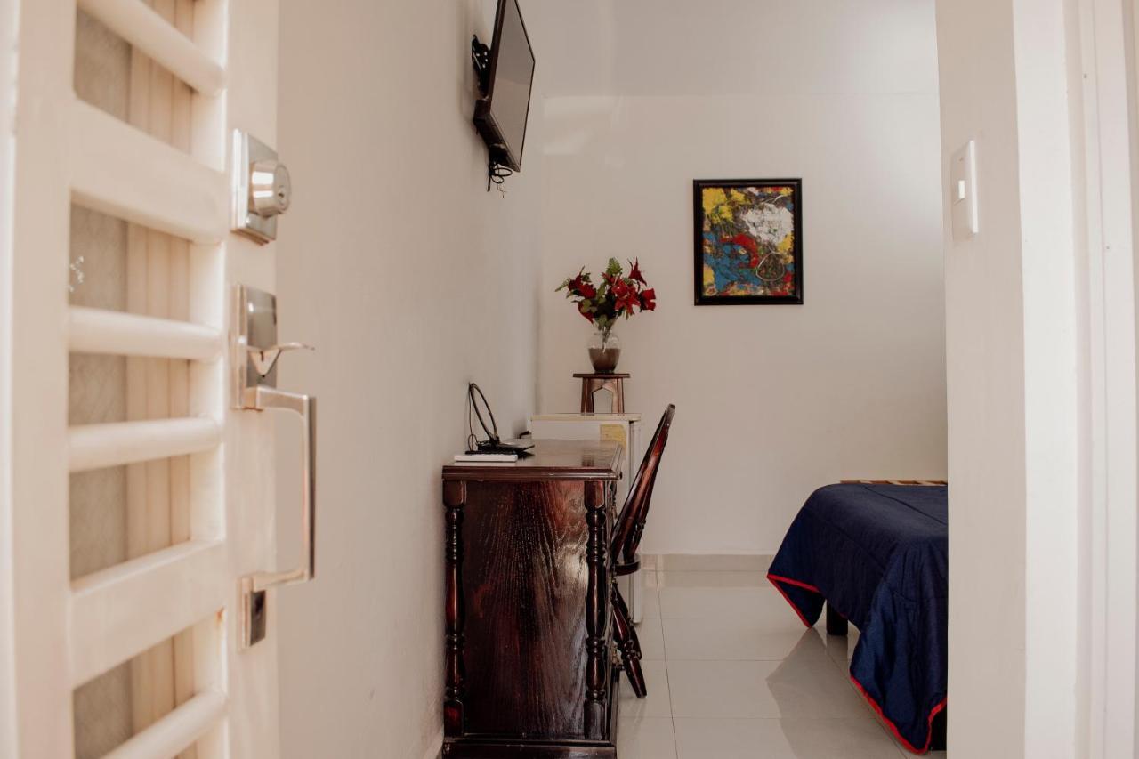 Suites Cervantes Chihuahua Dış mekan fotoğraf
